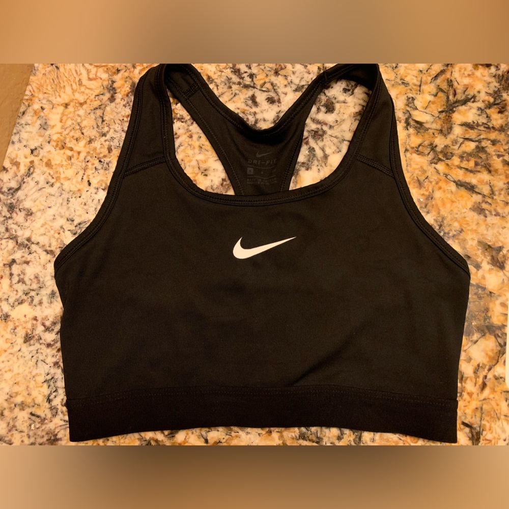 🥰SOLD🥰Black Nike sports bra. Size small.